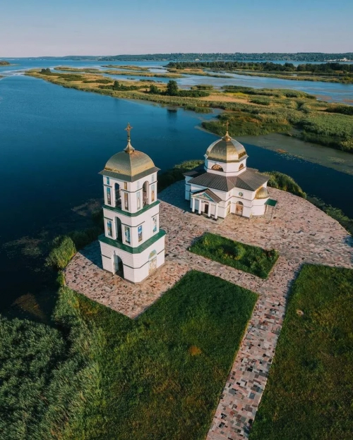 Затоплена церква, Ржищів