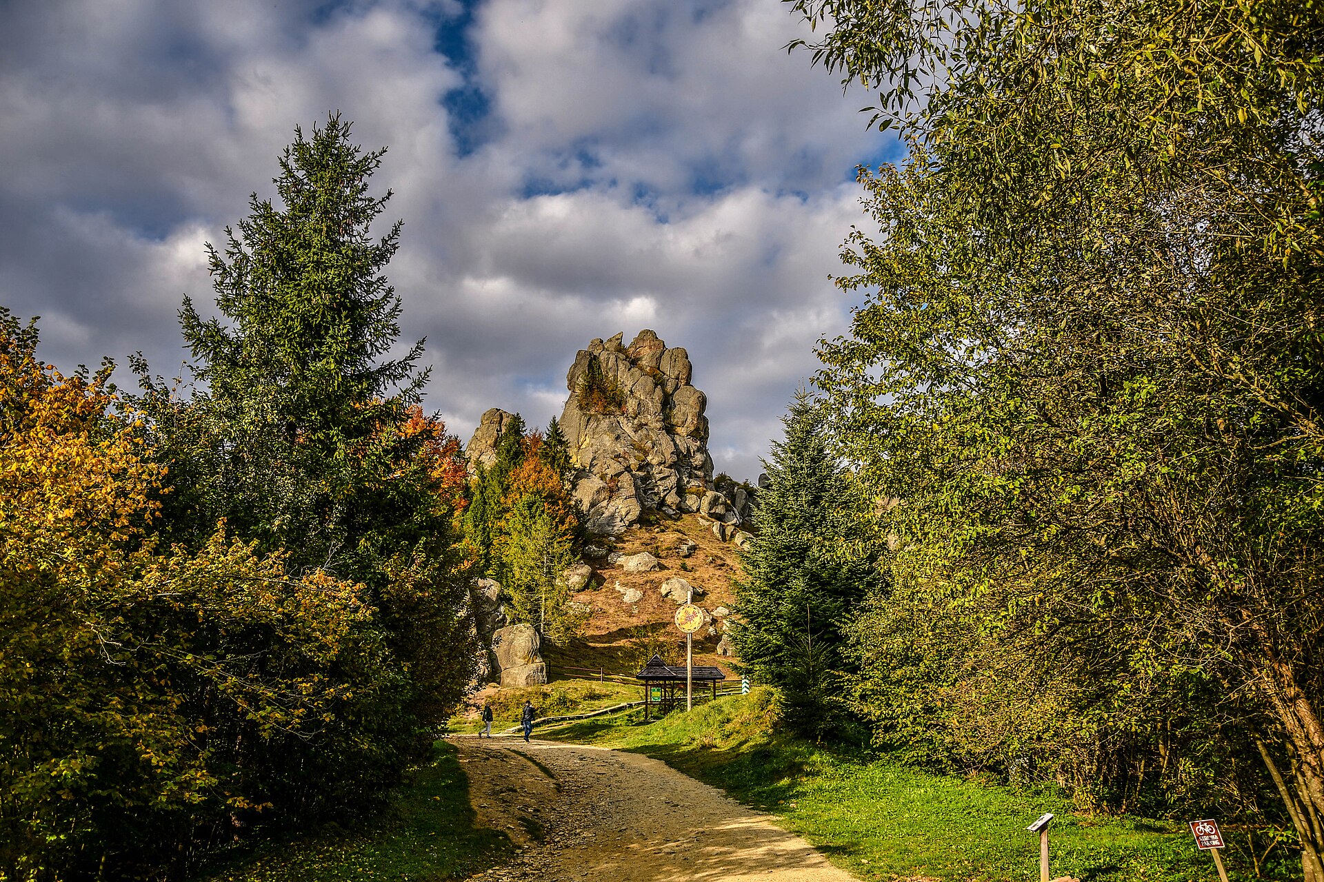 Тустань